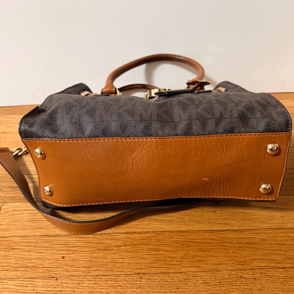 Michael Kors Hamilton Tote - Picture 4 of 7